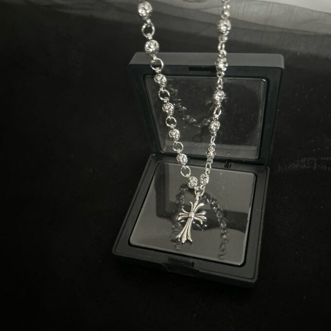 Retro Cross Heart Necklace - Image 3