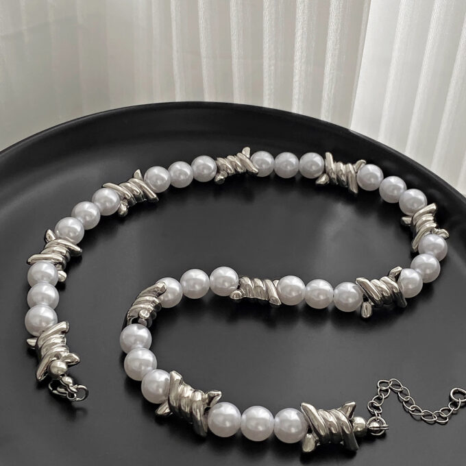 Pearl Stitching Clavicle Necklace - Image 4