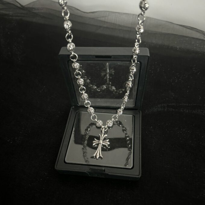Retro Cross Heart Necklace - Image 2