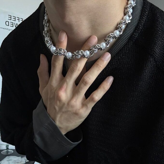 Titanium Steel Pearl Winding Clavicle Chain